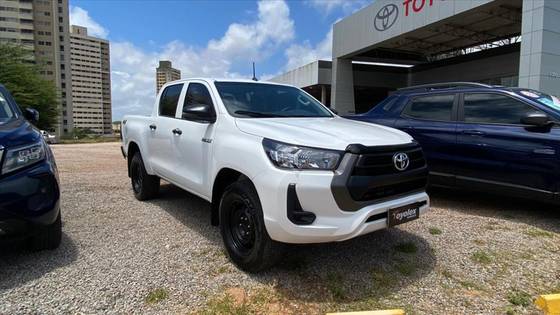 TOYOTA HILUX 2.8 D-4D TURBO DIESEL CD POWER PACK 4X4 MANUAL